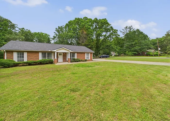 The Ransom Estate 9br Oasis Near Wfu & Reynolda Holiday home Winston-Salem